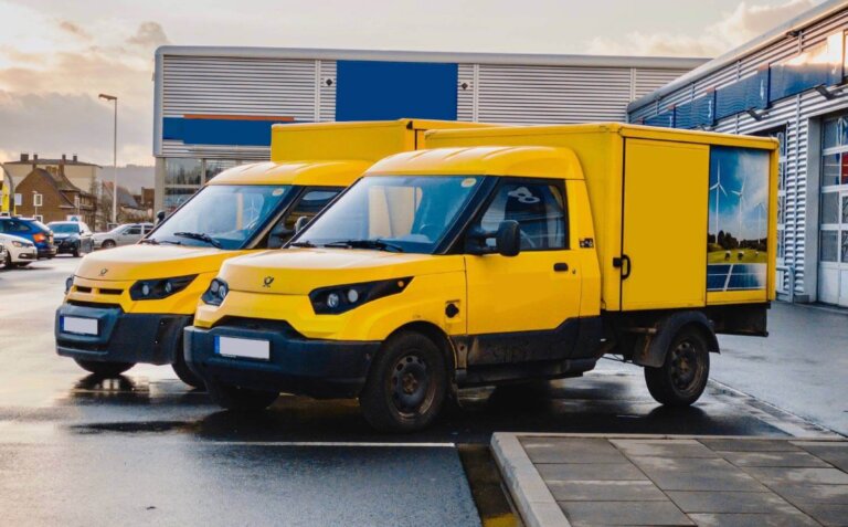 van3-min Side Window